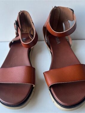 MIA Women's Size 8 Brown Leather Ankle Strap Sandals Flat Comfort Shoes Cognac